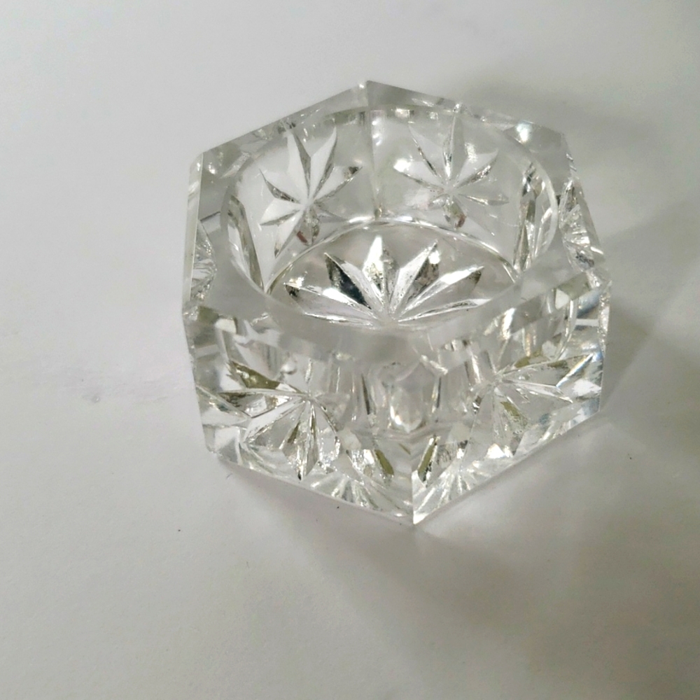 Clear cut glass salt cellar. Beveled with cut stars in each section starred bott